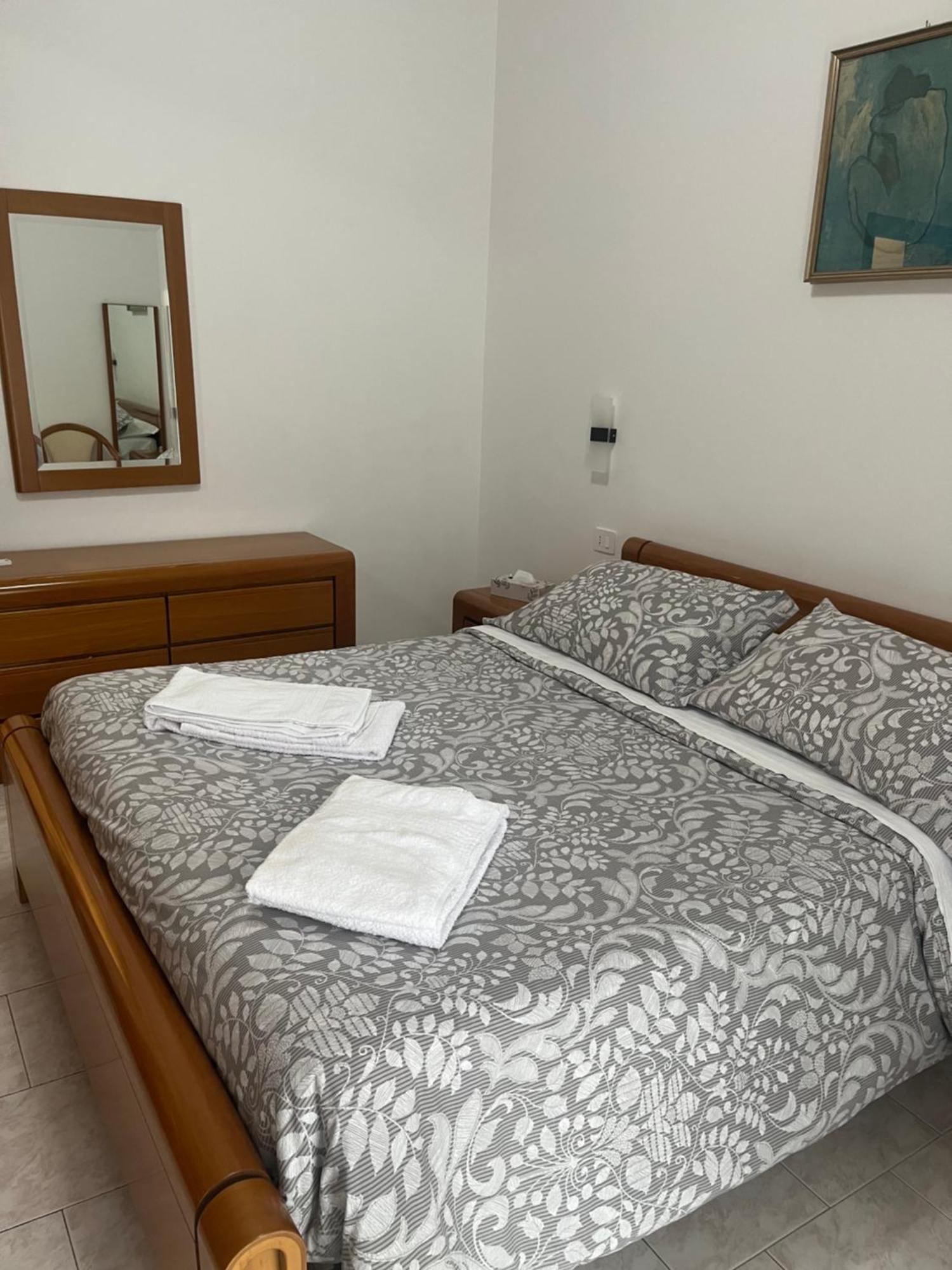 Casa Vacanze Tardy E Benech Savona Bagian luar foto